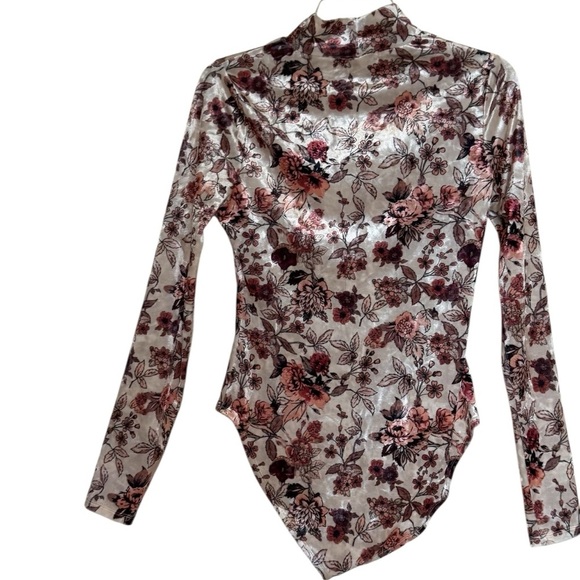 Coco + Jaimeson Velvety Floral Long Sleeve Bodysuit, Medium. - Picture 3 of 9